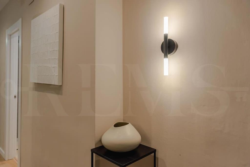 Contemporary Minimalist Apartment By Rems Malaga Bagian luar foto