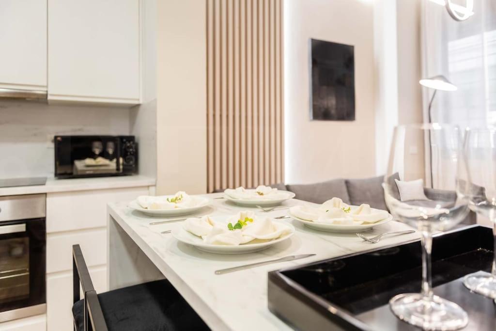 Contemporary Minimalist Apartment By Rems Malaga Bagian luar foto