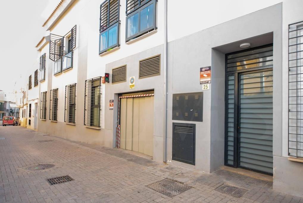 Contemporary Minimalist Apartment By Rems Malaga Bagian luar foto