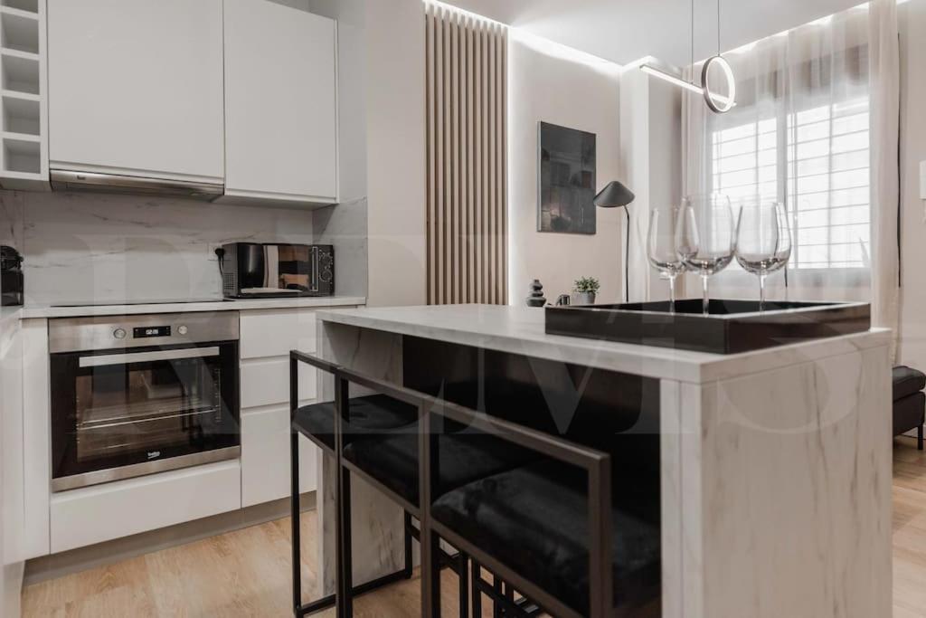 Contemporary Minimalist Apartment By Rems Malaga Bagian luar foto