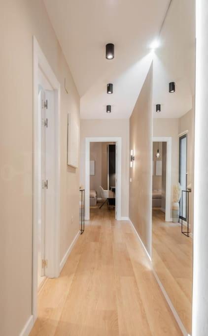 Contemporary Minimalist Apartment By Rems Malaga Bagian luar foto