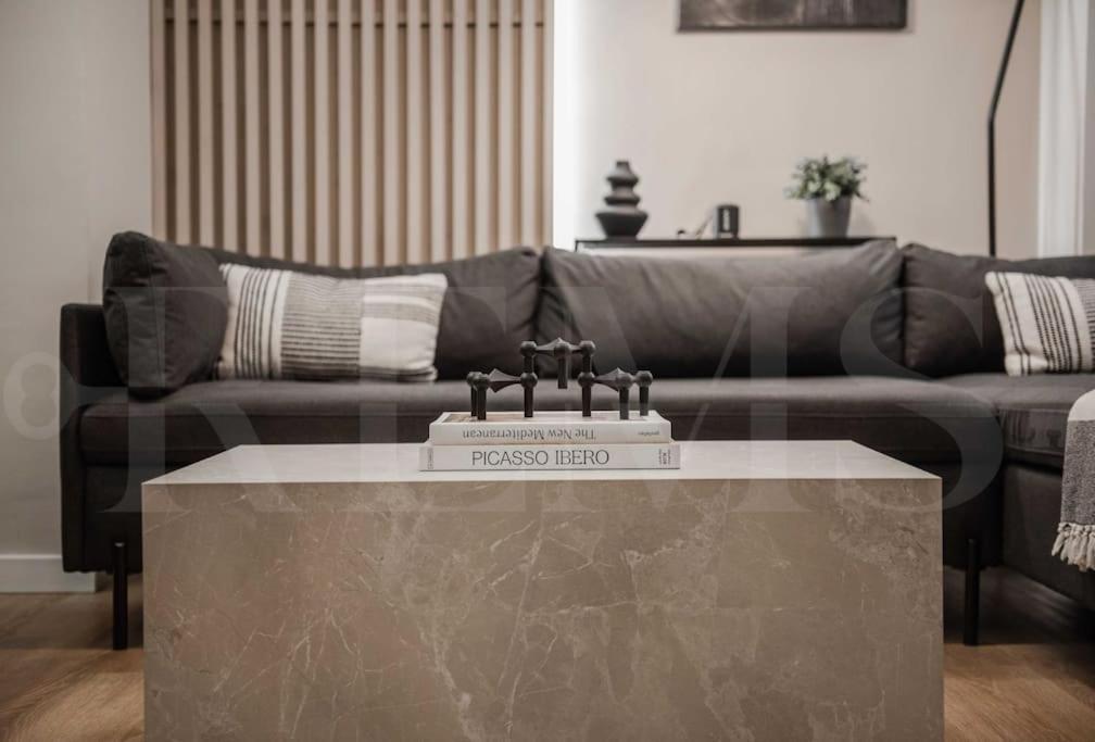 Contemporary Minimalist Apartment By Rems Malaga Bagian luar foto