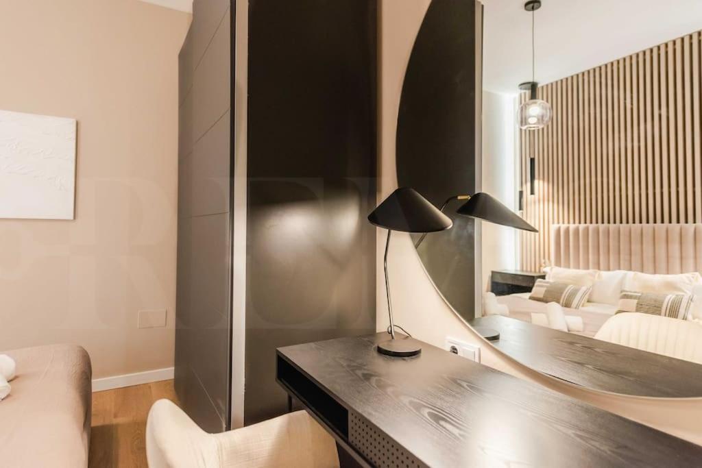Contemporary Minimalist Apartment By Rems Malaga Bagian luar foto