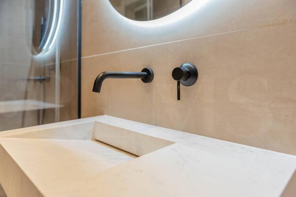 Contemporary Minimalist Apartment By Rems Malaga Bagian luar foto
