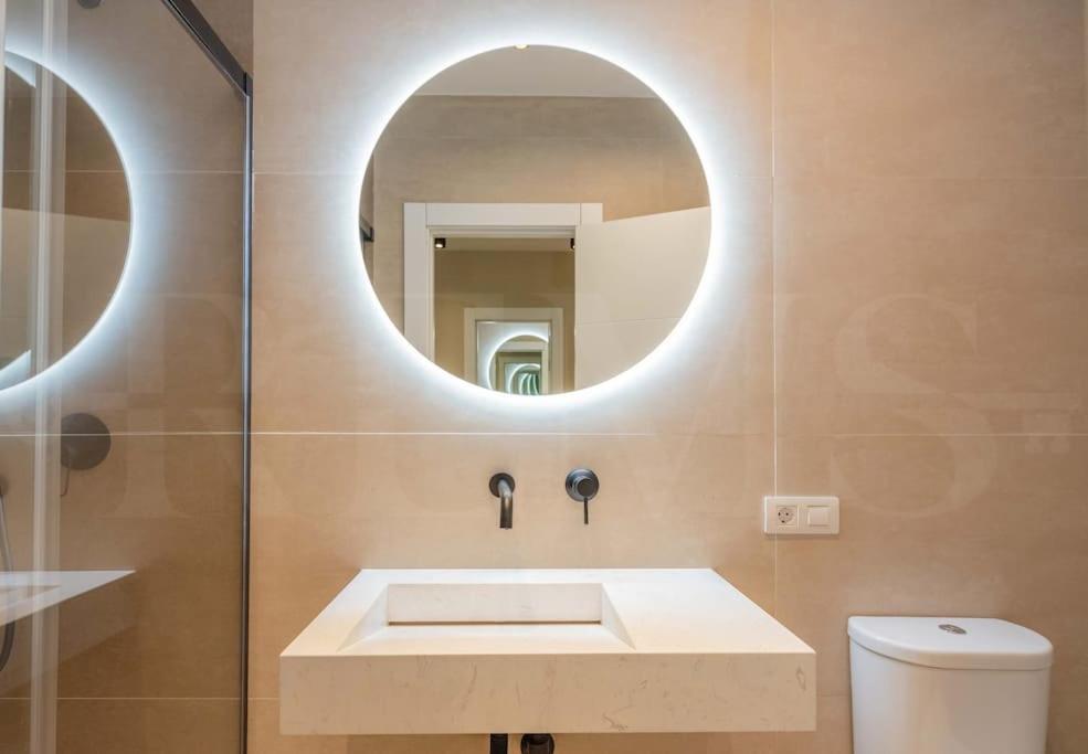 Contemporary Minimalist Apartment By Rems Malaga Bagian luar foto