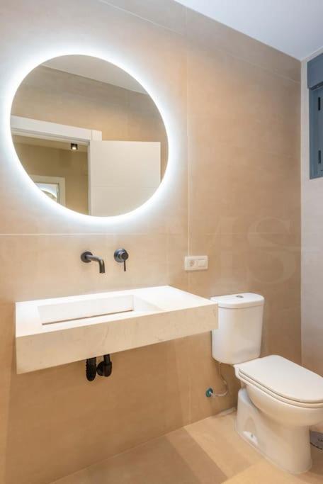 Contemporary Minimalist Apartment By Rems Malaga Bagian luar foto
